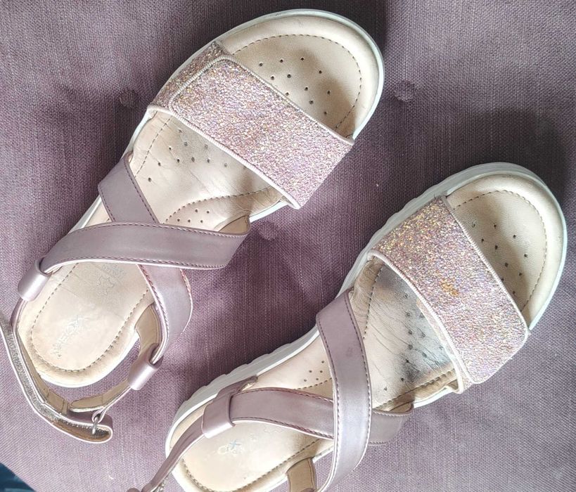 Продам босоніжки фірми Geox