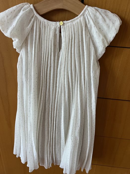 Diversos vestidos criança