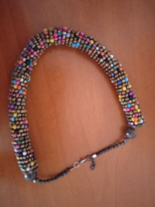 Colar pequeno colorido