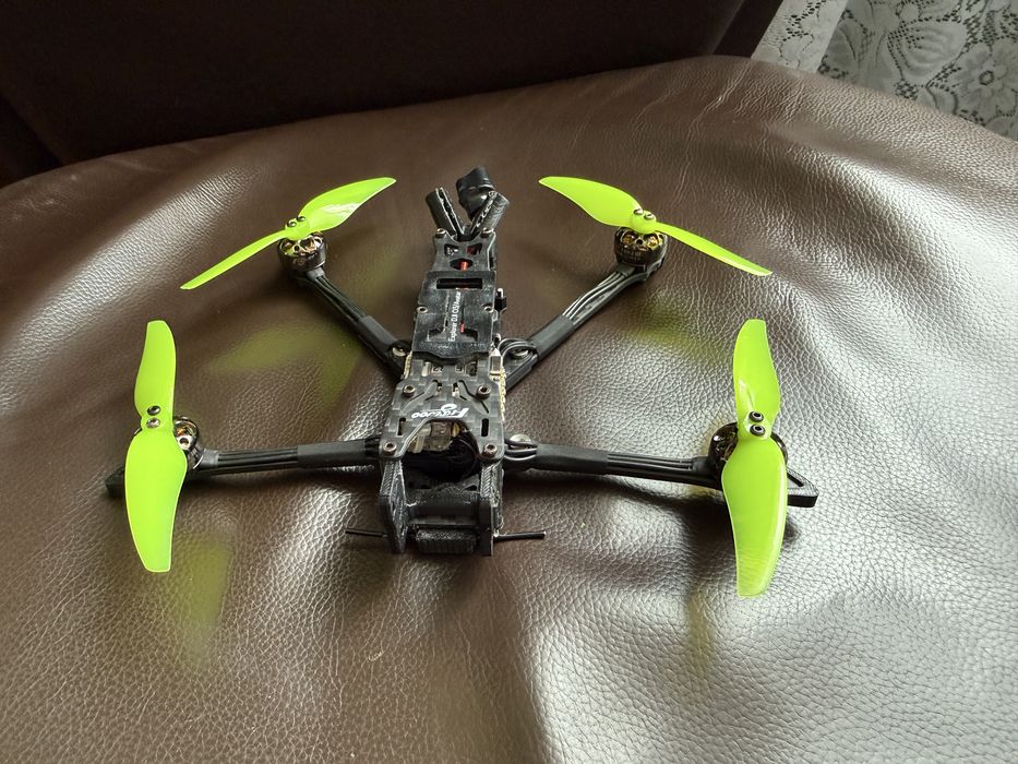 Dron Flywoo Explorer LR 4 HD pod DJI