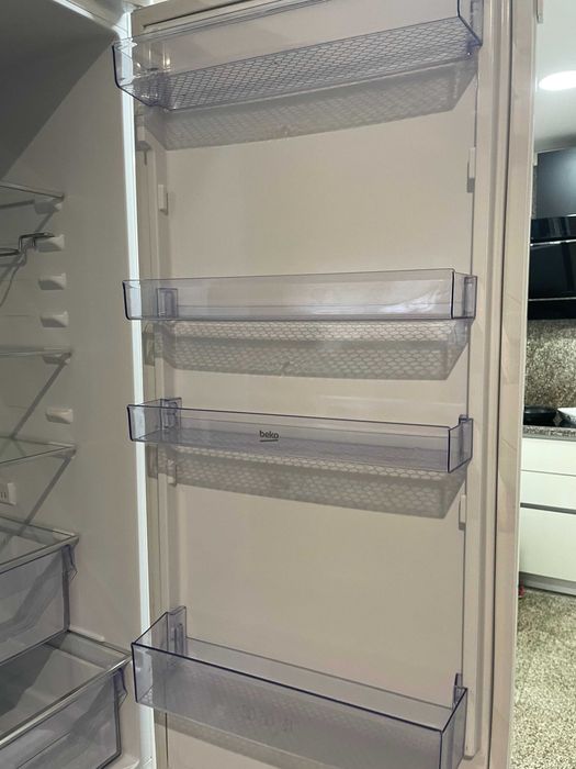 Frigorífico combinado Beko de encastrar, No Frost.