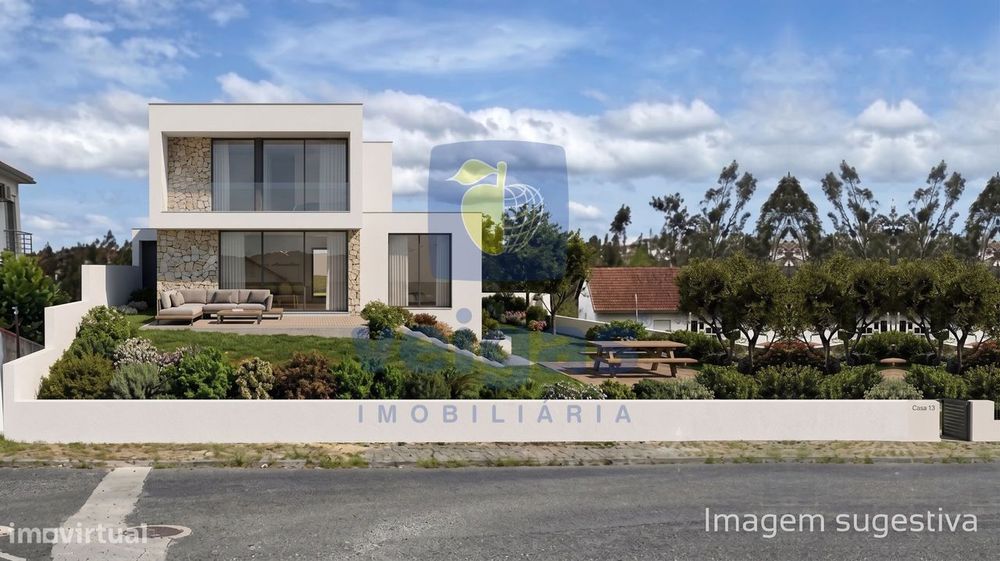 Plot of 620 m² for a two-story residential building with basement (425 m²) in Pousos, Leiria