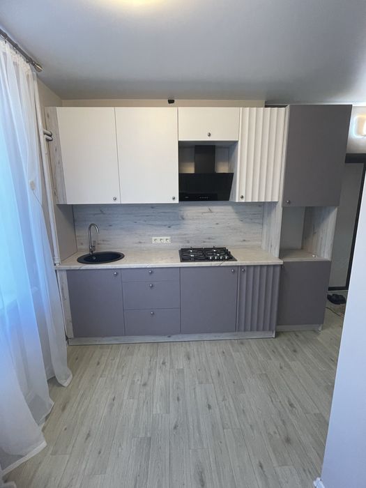 Продам 2-х квартиру, площадь Героев