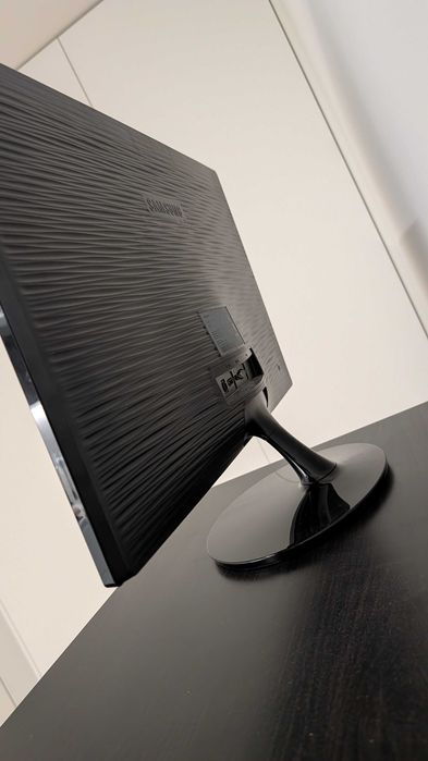 Monitor Samsung 24" LED (S24D330) – Full HD