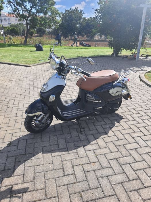 Znen 125 Legend scooter