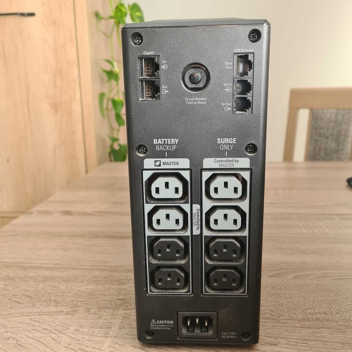 Ups APC Back-UPS Pro 900