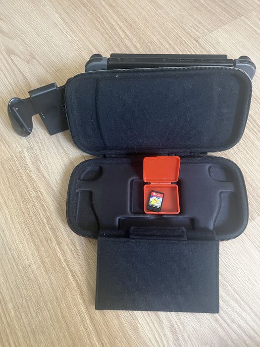 Nintendo Switch com acessórios + jogo pokemon lets go pikachu(opciona)