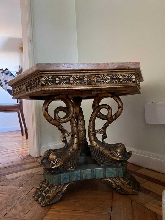 Mesinha de sala com tampo de mármore
