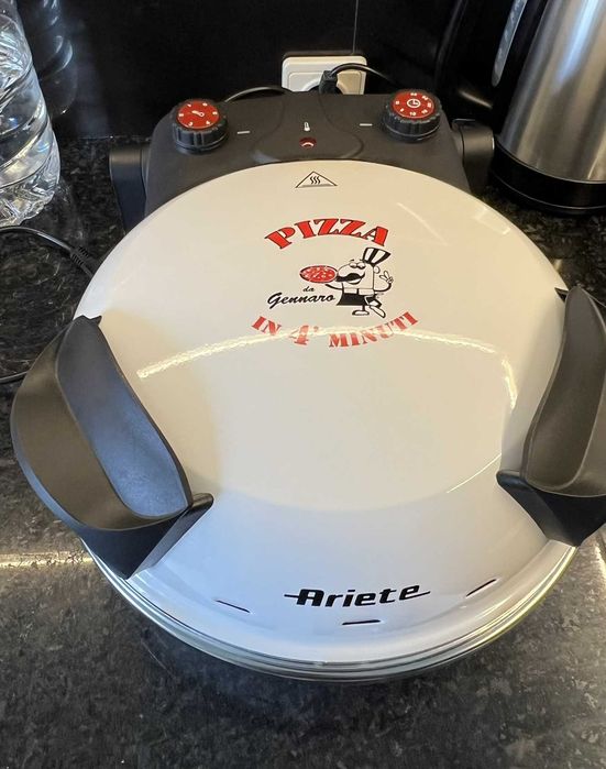 Mini forno Ariete para pizza 1200W, diâmetro 33 cm, regulador de tempo e temperatura, indicador luminoso ligado/desligado, cor branca
