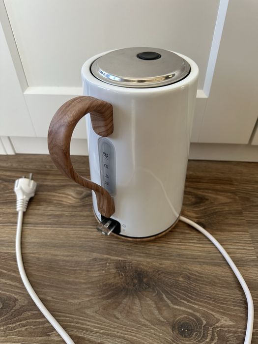 Biały czajnik SilverCrest