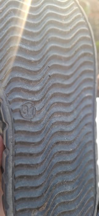 Стильні лаковані кросівки фірми Bayrak  31 розміру