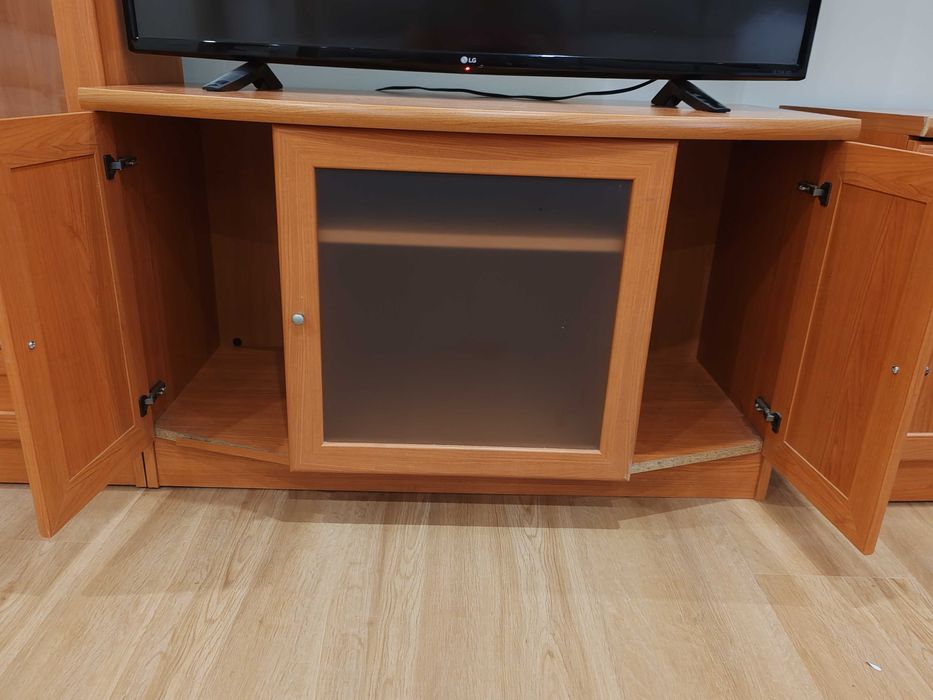 Mobília de sala cor de cerejeira com cristaleira (c/ iluminação)