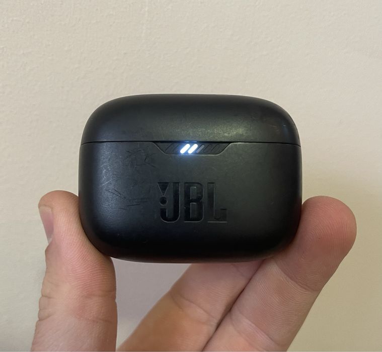 Кейс для наушников JBL Tune 230 NC б/у