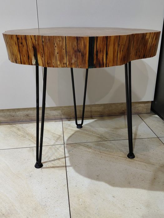 Stolik kawowy dębowy z żywicą epoksydową