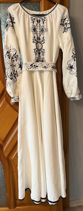 Продам плаття , одягнуте 1 раз , стан ідеальний , ціна 1850 грн