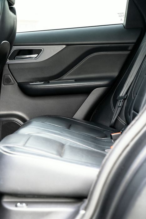 Jaguar F-Pace 2.0 R Sport AWD AUT — photo 3