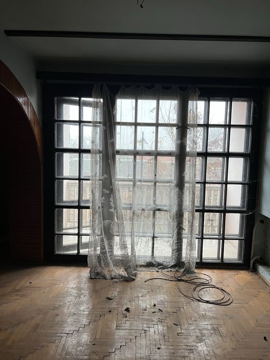 Продаж будинку під бізнес на 20 сотках землі  , у передмісті