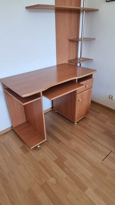 Używane biurko w kolorze drewna