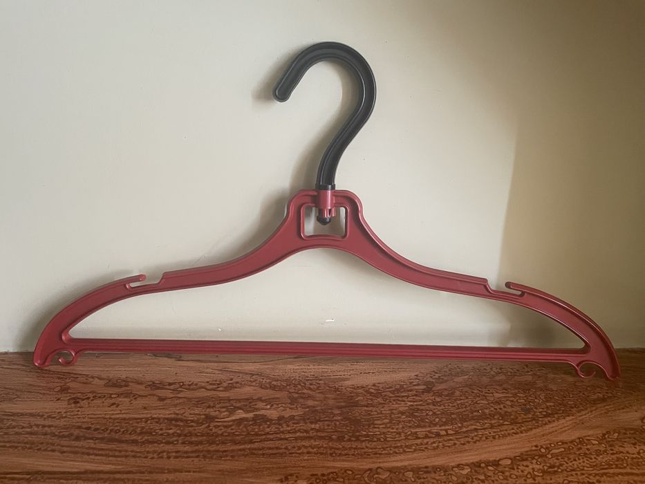 Плечики, вешалки одинаковые 40 шт для одежды