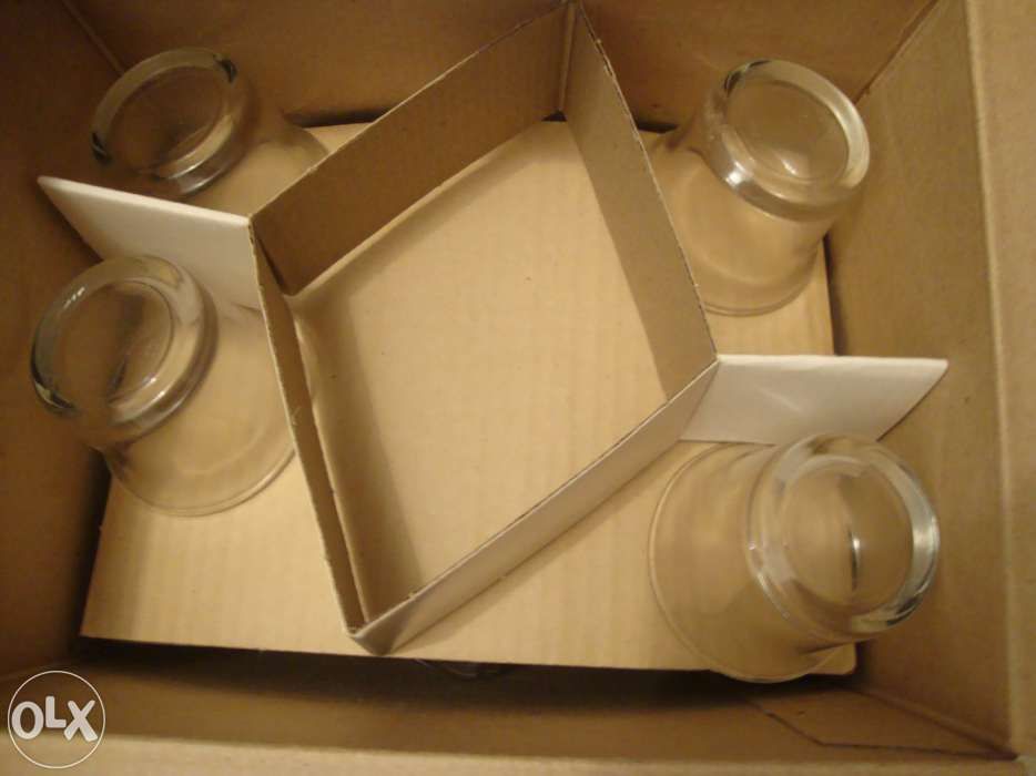 Pratos cocktail e molheiras portes incluídos