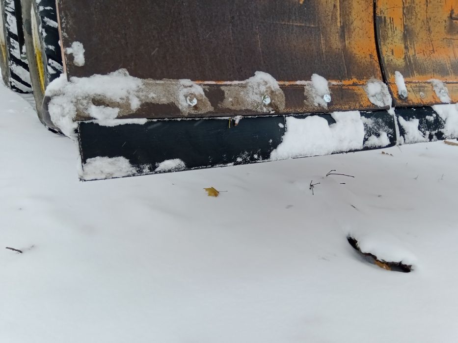 Odśnieżanie placów dróg, sypanie soli