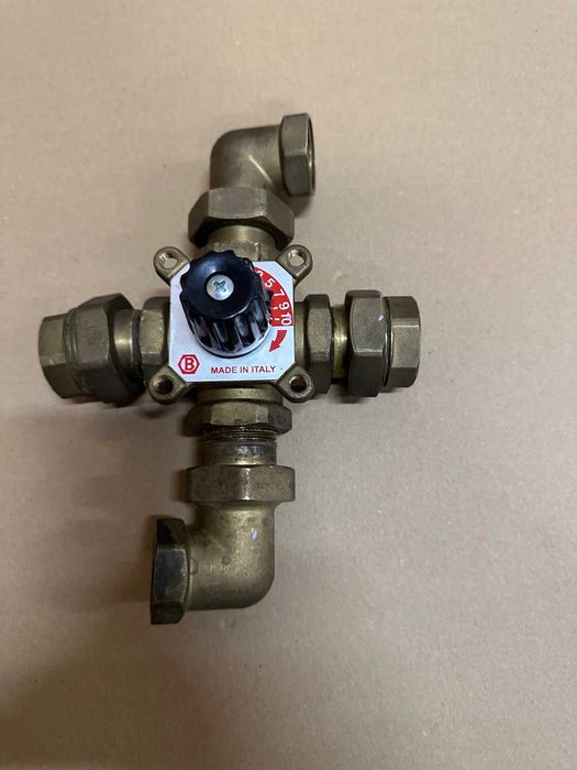 Zawór 4 drogowy mosiężny 1" z śrubunkami