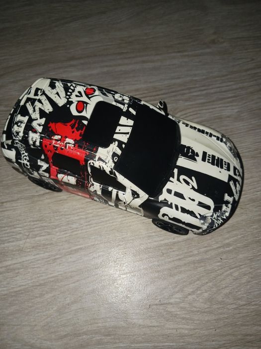 Carro de brinquedo