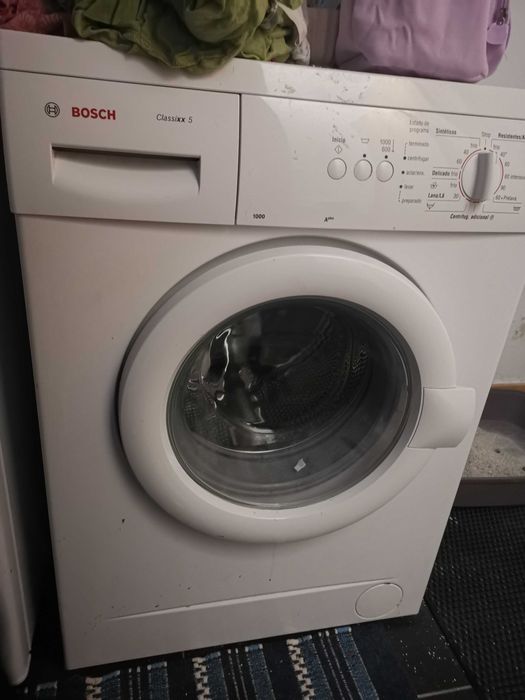 Máquina de lavar roupa marca Bosh
