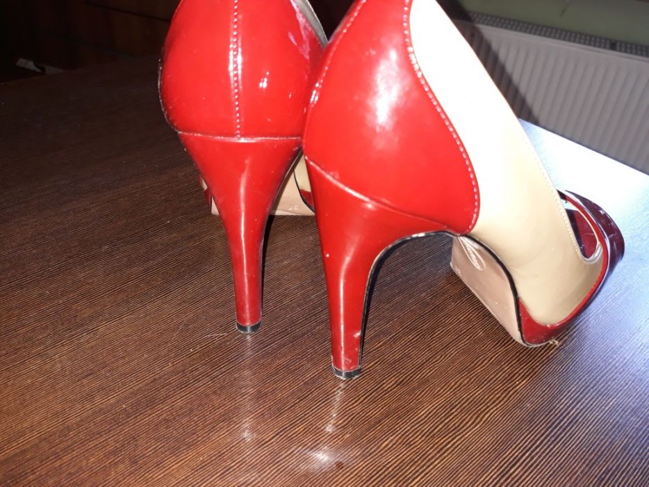 Buty cielisto czerwone szpilki