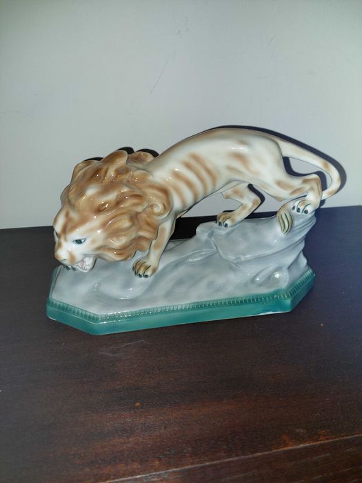 Leão em loiça de Coimbra