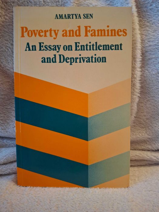 Clássico de Amartya Sen "Poverty and Famines" (1983), edição de 1992, bom estado. 30€. Lisboa