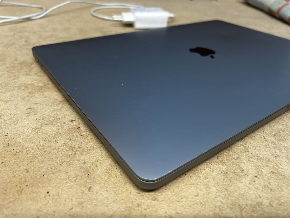 Apple MacBook Pro A2141  Core i9 16-retina | 16GB | 1000GB .2019.