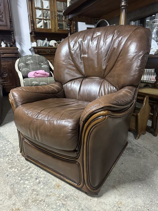 Дивани шкіряні.