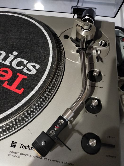 Програвач вінілових платівок TECHNICS SL 1300
