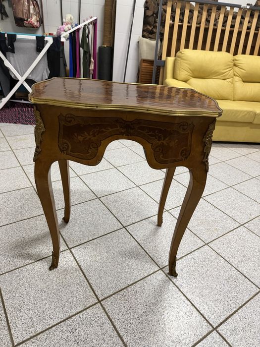 Mesa consola clássica em madeira com marchetaria e bronzes