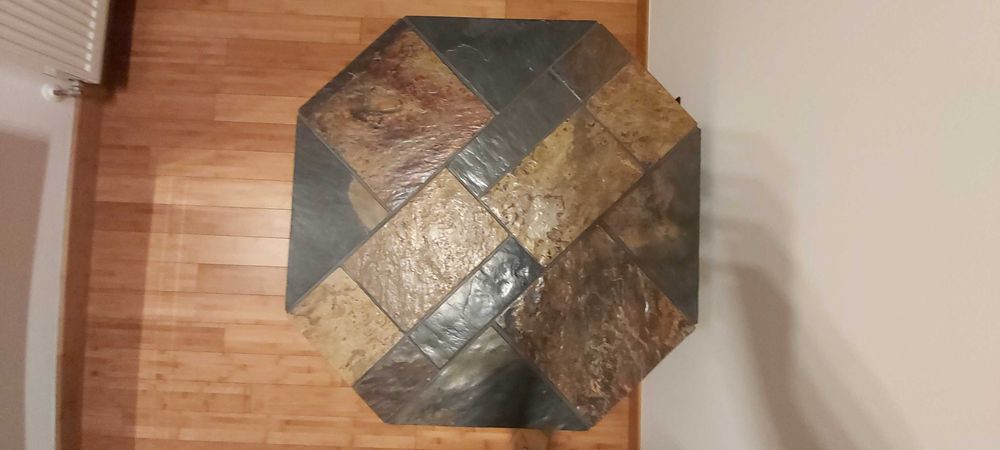 Ława kamienna,ośmiokątna,doskoanały stan.