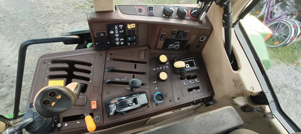 Ciągnik rolniczy JOHN DEERE 6910