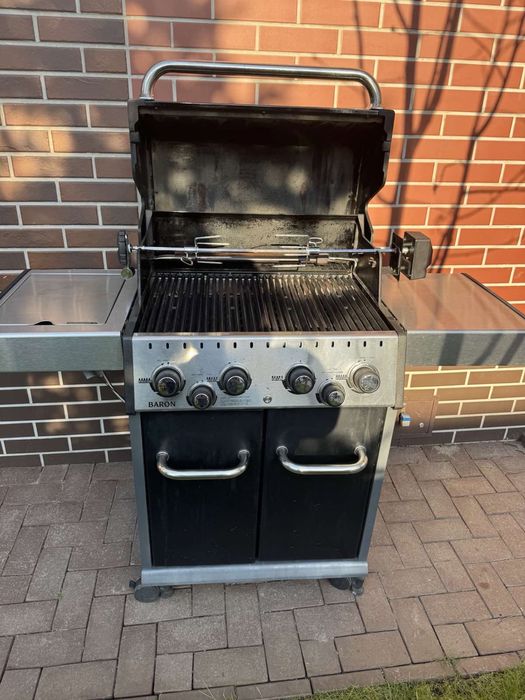 Газовий гриль Broil King Baron 490 з електричним вертелем