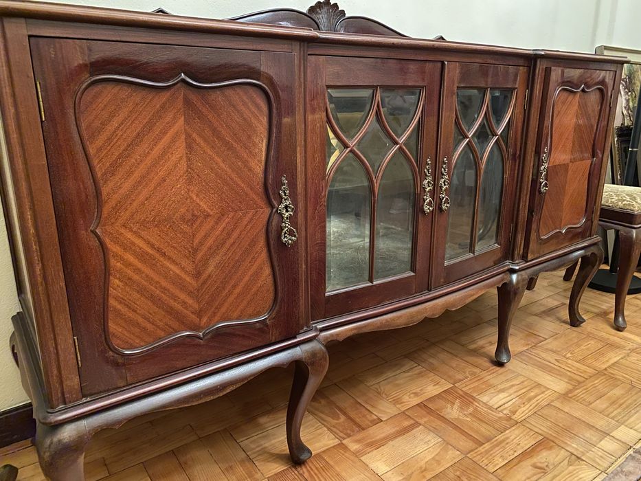 Aparador de Sala com Vitrine e Prateleiras