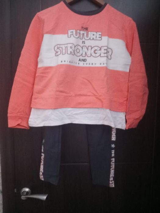 Продам костюм для девочки на 11-12 лет.