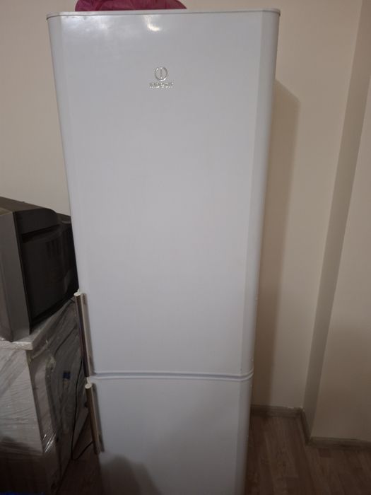 Холодильник  INDESIT