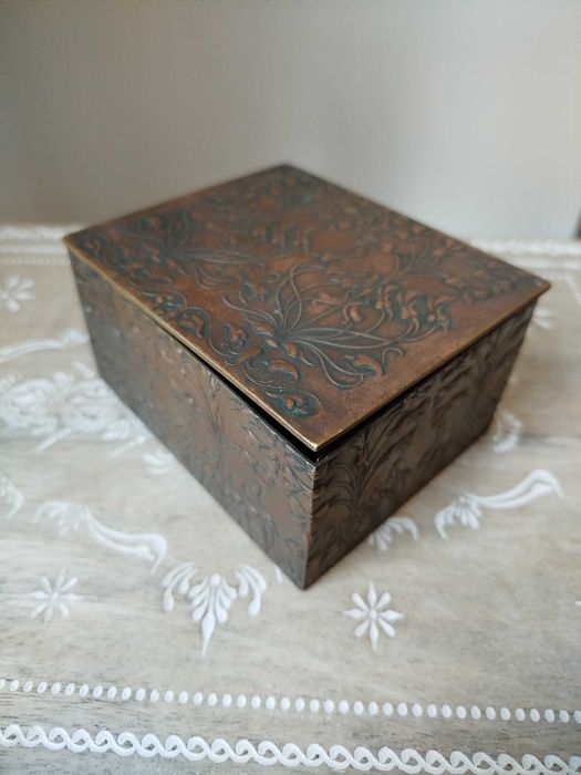 Antiga Caixa Guarda Jóias em metal