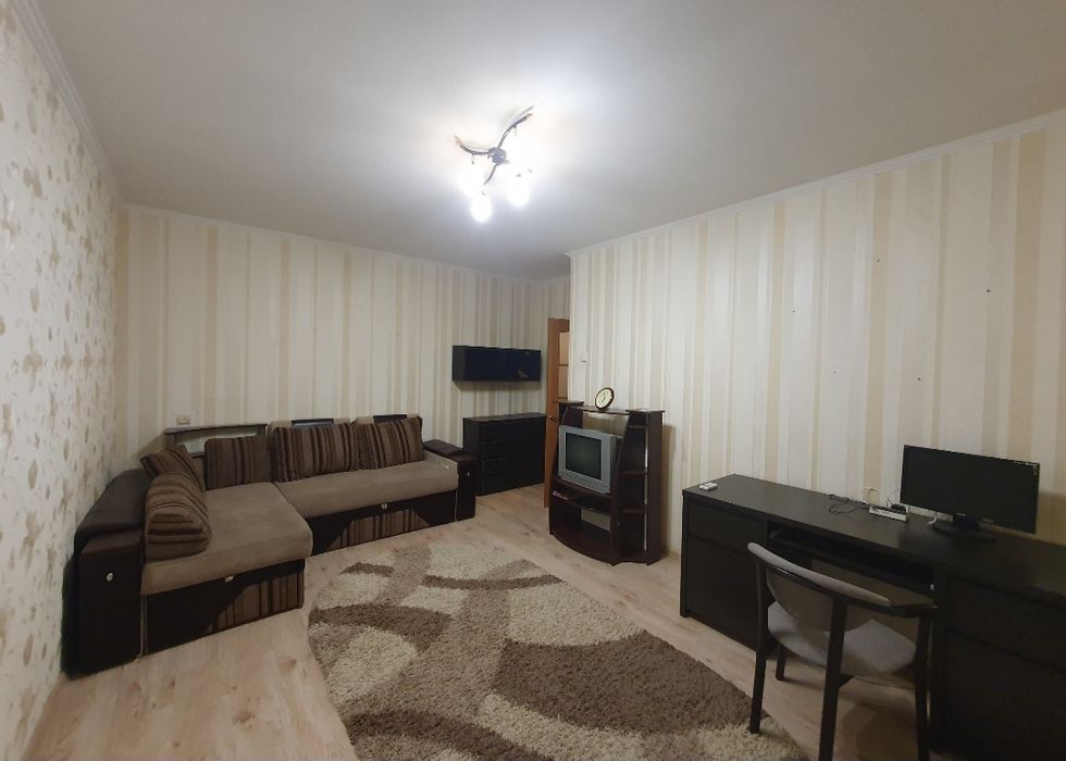 Продам 1-к.квартиру, Роганская 132, с техникой и мебельюй