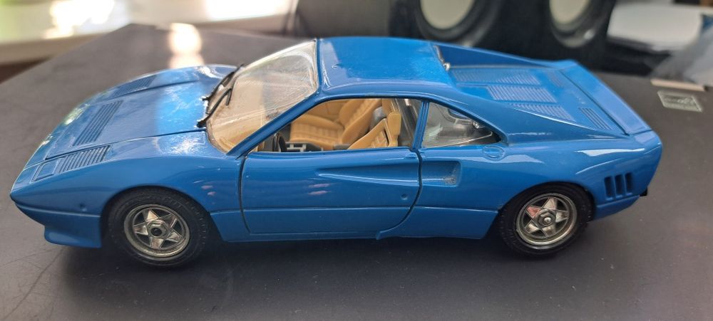 Машинка модель  ferrari gto 1984 bburago 1/24