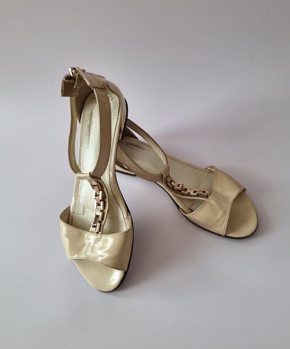 Buty sandały beżowe damskie z łańcuszkiem rozmiar 39