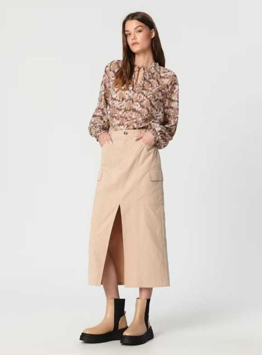 Бежева спідниця міді