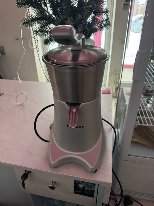 Продається обладнання та меблі для кав'ярні. Куплене новим 14 міс тому