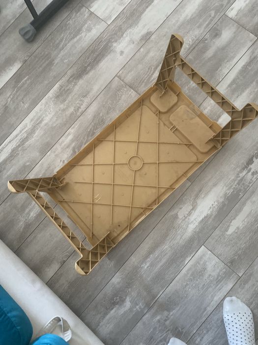 Столик поднос пластиковый 60 на 33 и высота 28