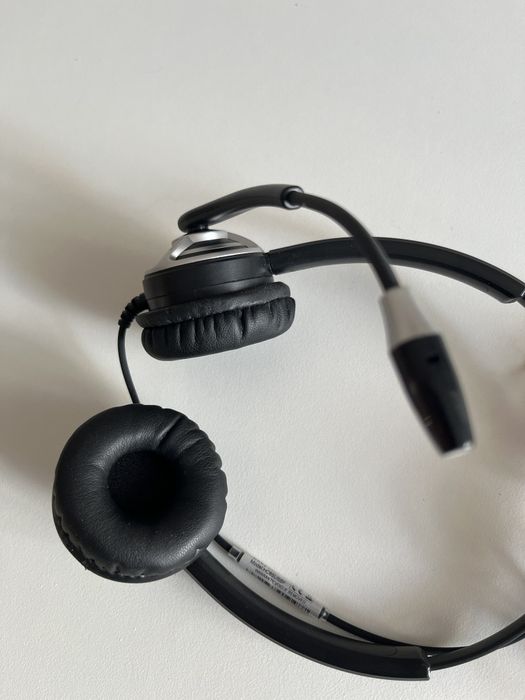 Auriculares Cleyver HC65 USB
Características principais
Auricular para PC com conexão USB
Controle de volume e função Mute
Som de banda larga com canc