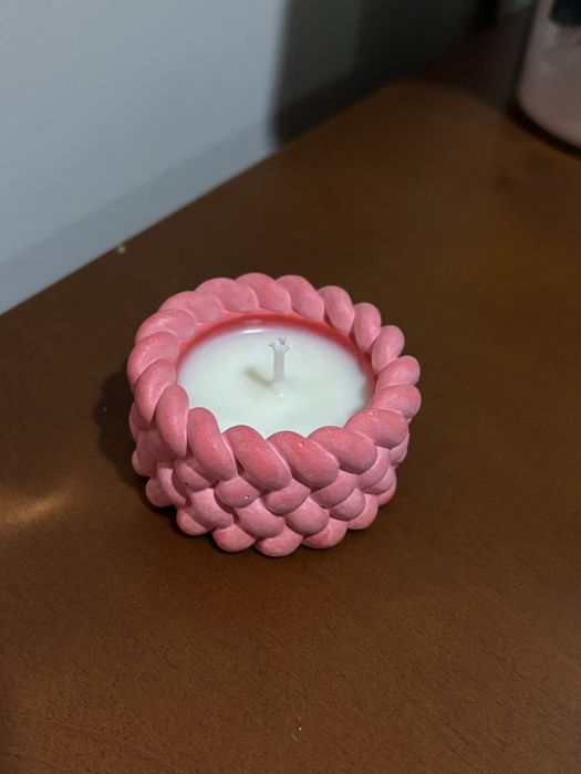Faço peças em gesso e velas, tudo aromático